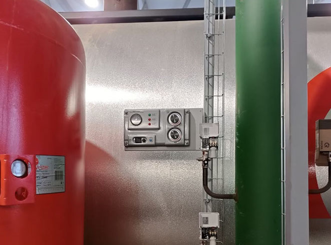 Размещение термостатического пульта "УКонт-Термо" на котле. Вариант 1.