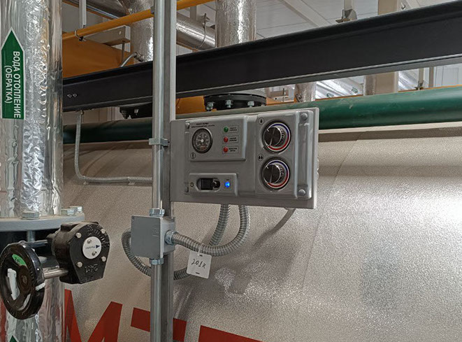 Размещение термостатического пульта "УКонт-Термо" на котле. Вариант 2.